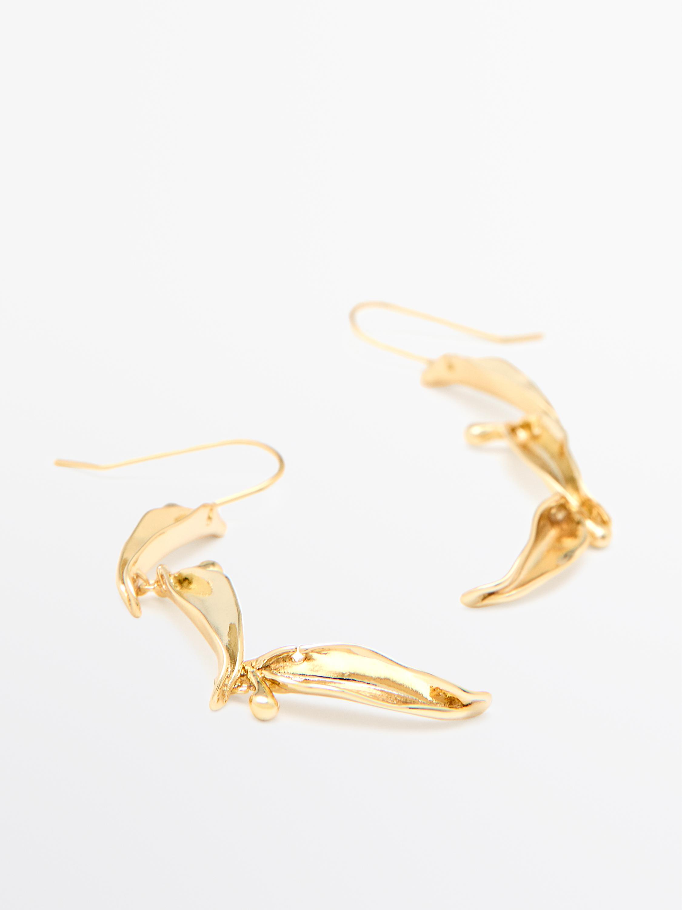 Leaf dangle earrings